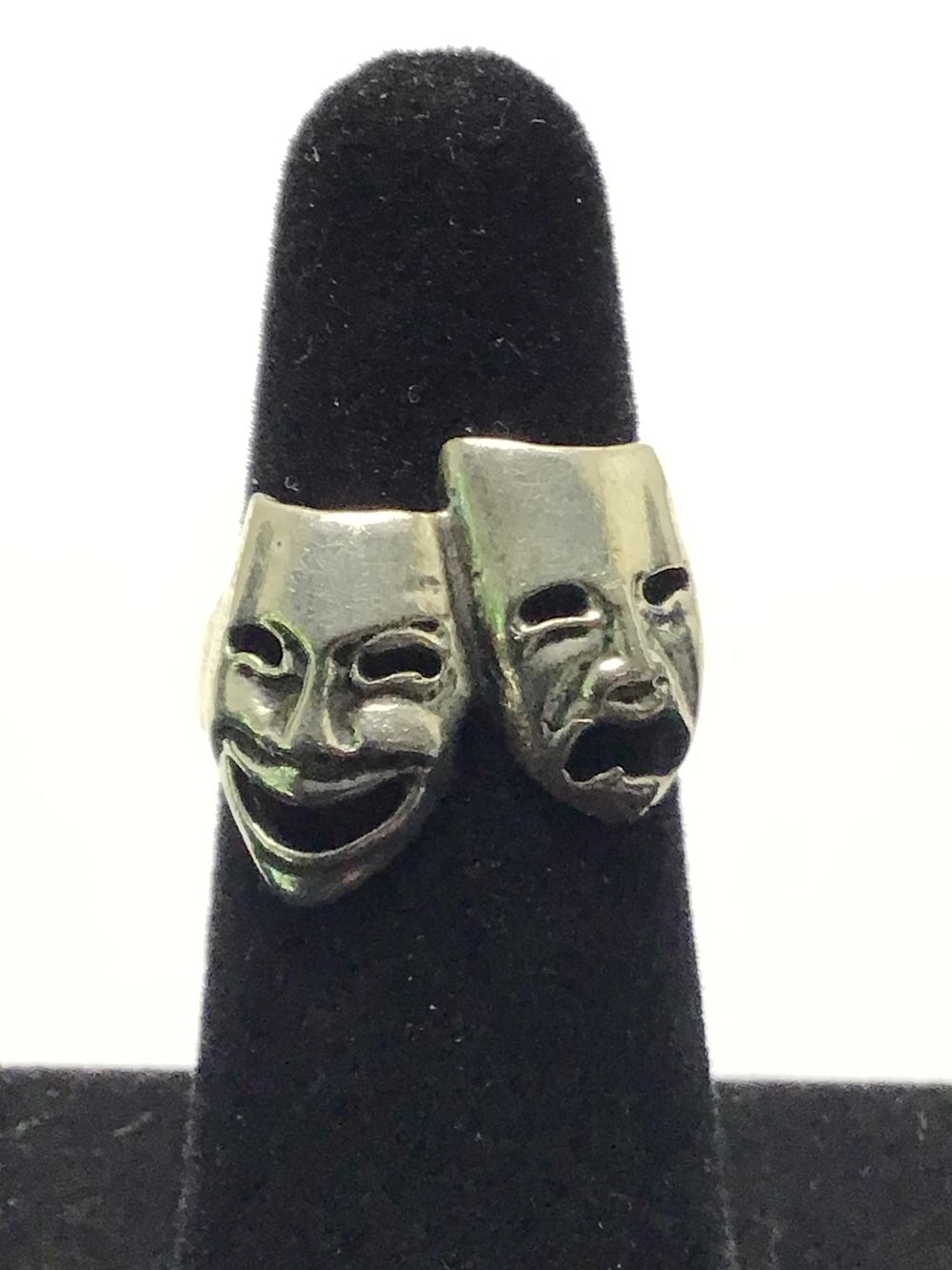 Sterling silver ring. Sterling ring weighing 5.18 grams total. Size 8 1/2.