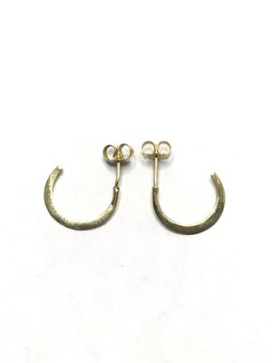 14k gold earrings. 14K yellow gold earrings. 1.04 grams of total weight.