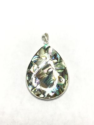 Sterling silver pendant. Sterling pendant with mother of pearl. 8.77 grams total weight.
