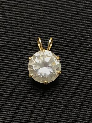 14k gold pendant. 14k yellow gold pendant with CZ gemstone. 1.03 grams total weight.