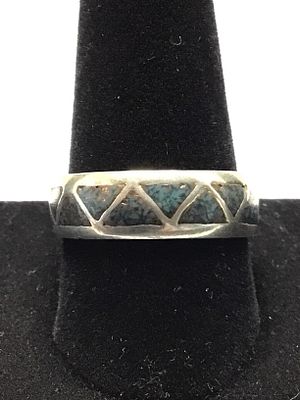 Artisan made ring. Sterling silver ring with crushed turquoise inlay. 6.50 grams total weight. 