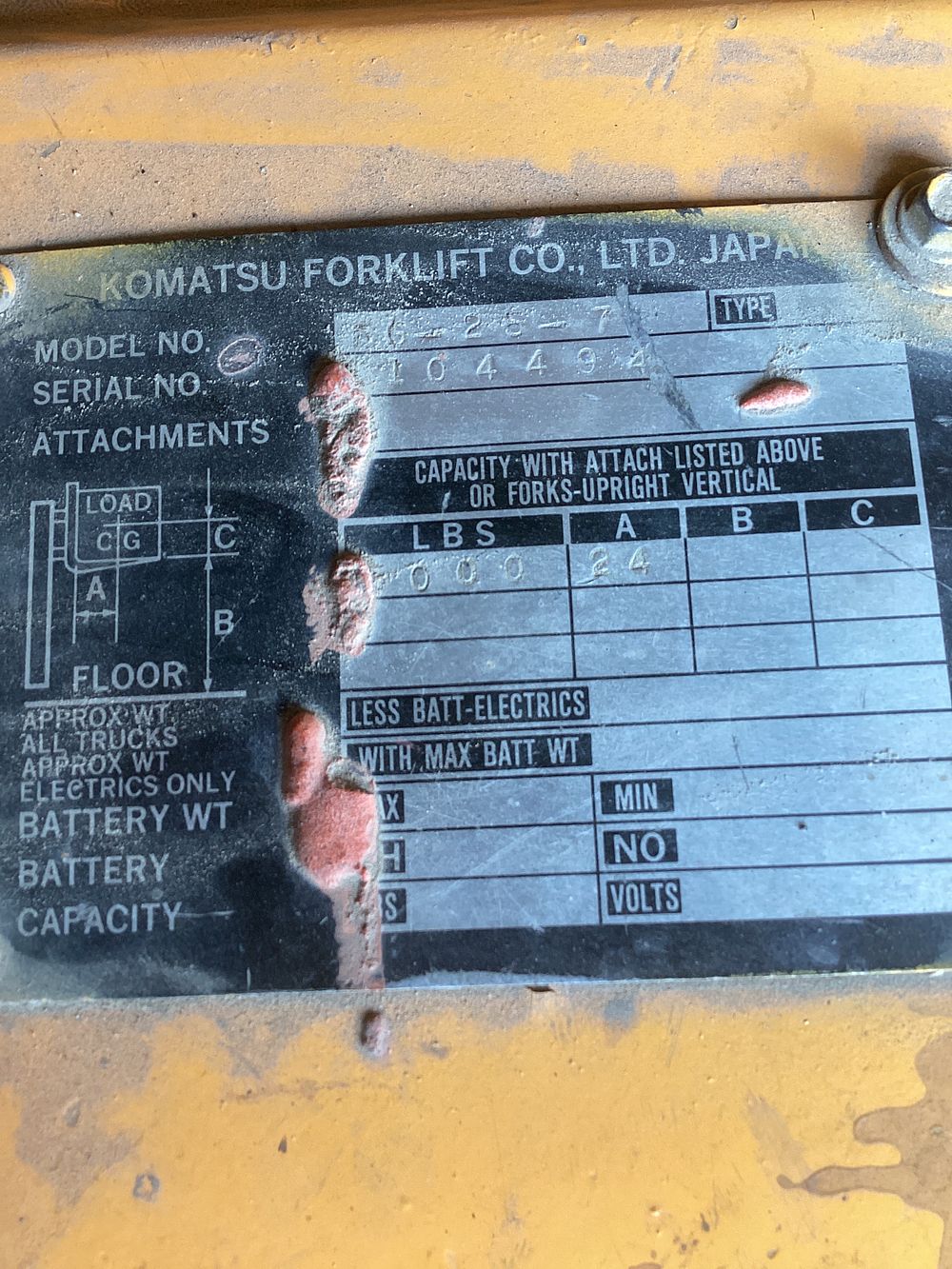 Komatsu FG25 Forklift. 5,000 lb Lift Capacity, Pneumatic Tires, Gasoline Powered