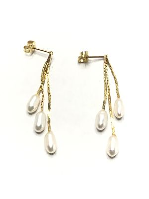 14k gold earrings. 14K yellow gold Pearl cobra link drop earrings. 2.10 grams of total weight.