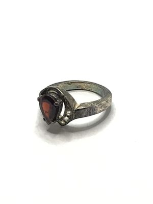 Sterling silver ring. Sterling ring with red garnet gemstone. 5.58 grams total weight. Size 7.