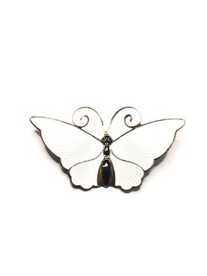 Sterling silver pin. Sterling pin weighing 10.13 grams total weight.