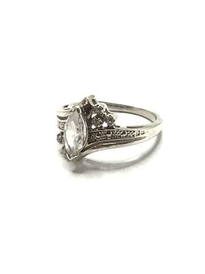 Sterling silver ring. Sterling ring with clear CZ gemstone. 3.89 grams total weight. Size 7.