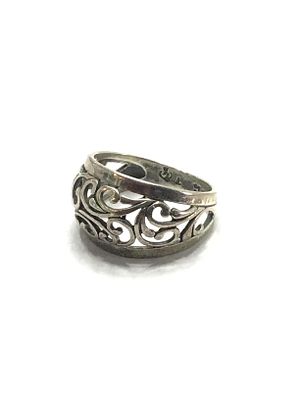 Sterling silver ring. Sterling filigree ring weighing 3.33 grams total. Size 7.