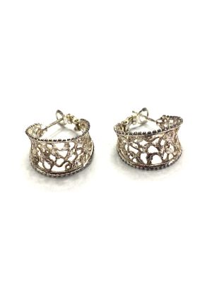 Sterling silver earrings. Sterling filigree earrings weighing 4.93 grams total weight.