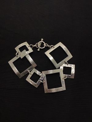 Sterling silver bracelet. Sterling bracelet weighing 20.17 grams. 7.5 inches length.