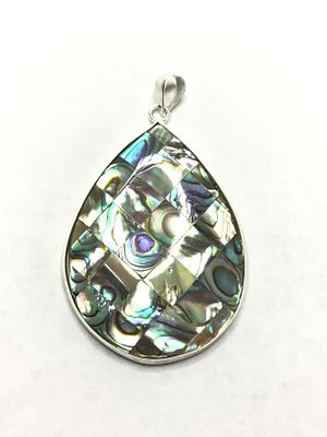 Sterling silver pendant. Sterling pendant with mother of pearl. 8.02 grams total weight.