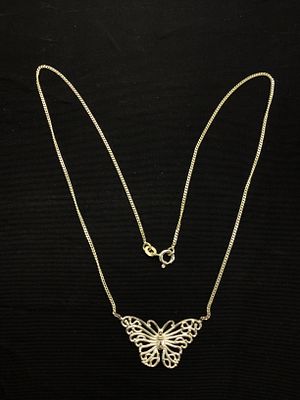 Sterling silver necklace. Sterling necklace and pendant weighing 3.44 grams total. 16.5 inches 