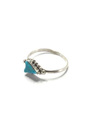 Zuni handmade ring. Sterling silver ring with turquoise stone. 1.08 grams total weight. Size 8 