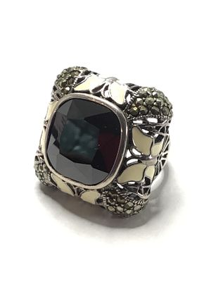 Sterling silver ring. Sterling ring with large onyx stone. 18.14 grams total weight. Size 8 1/2.