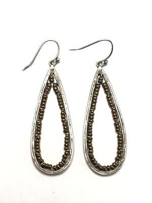 Sterling silver earrings. Sterling earrings weighing 5.30 grams total.