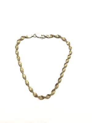 Sterling silver bracelet. Sterling bracelet weighing 4.03 grams total. 8 inches length.