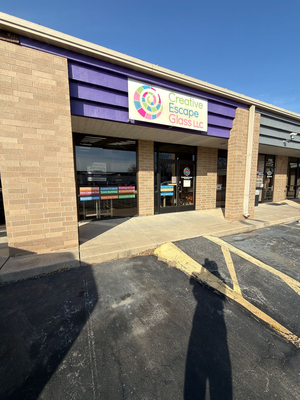 CREATIVE ESCAPE GLASS TURNKEY BUSINESS SET UP. 🏢 BUSINESS OVERVIEW 
Established fused glass 