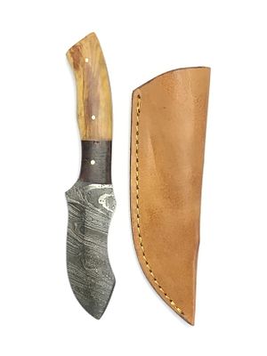 Damascus skinning knife with sheath. Full Tang. 4 inch blade length.