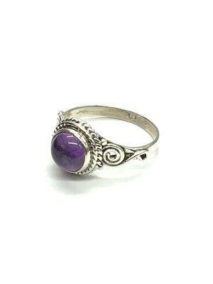 Sterling silver ring. Sterling ring with amethyst gemstone. 2.36 grams total weight. Size 6.