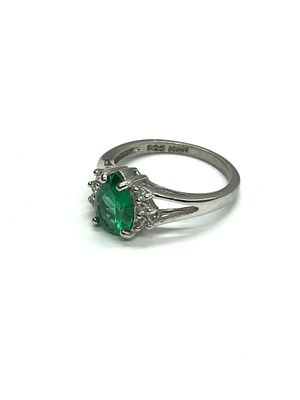 Sterling silver ring. Sterling ring with green gemstone. 3.47 grams total weight. Size 8 1/2.