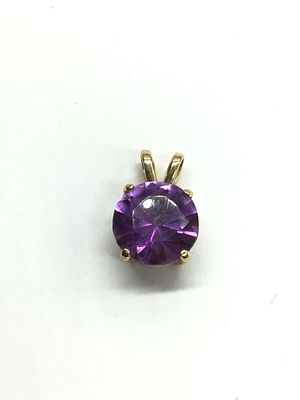 14k gold pendant. 14k yellow gold pendant with amethyst gemstone. 1.40 grams total weight.