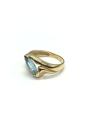 14k gold ring. 14k yellow gold ring with blue topaz gemstone. 2.98 grams total weight. Size 5 1/2.