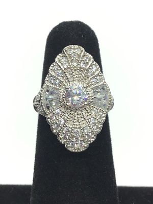Sterling silver ring. Sterling ring with CZ gemstones. 6.52 grams total weight. Size 6 1/2.
