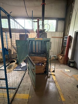 Compacter. Klockner-Moeller EST size 30 inches by 58 inches I’m working condition