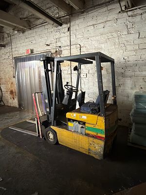 Yale electric forklift. Without charger and need some TLC