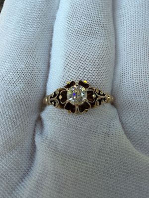 14K Gold Floral Diamond Ring. Delicate and full of vintage charm, this beautiful 14K gold ring 