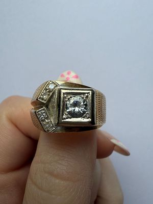 Vintage Men's Diamond Ring - 14K Gold - Size 9.5. A striking vintage men's diamond ring crafted 
