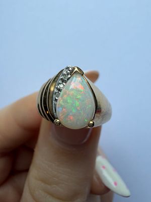 Vintage 14K Gold Opal Ring – Size 6.25. Beautiful vintage 14K gold opal ring featuring a 