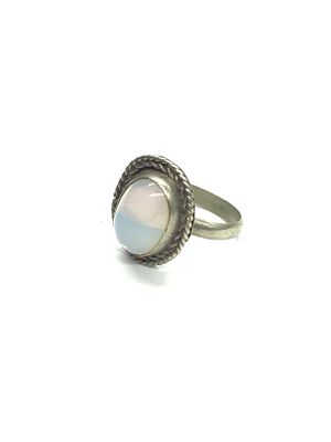 Sterling silver ring. Sterling ring with moonstone gemstone. 3.59 grams total weight. Size 6.
