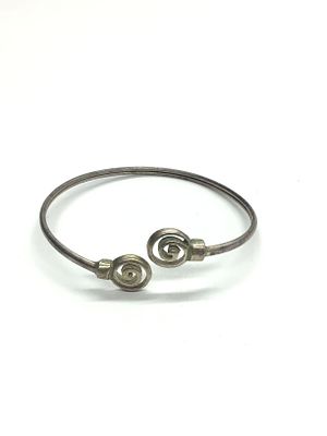 Sterling silver bracelet. Sterling bracelet weighing 5.64 grams total.
