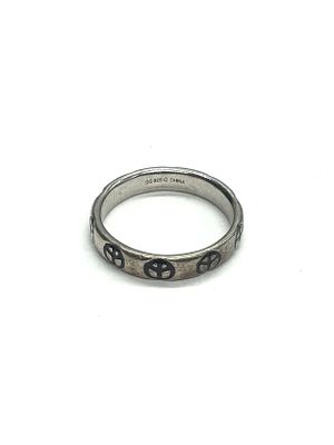 Sterling silver ring. Sterling ring weighing 4.50 grams total. Size 10.
