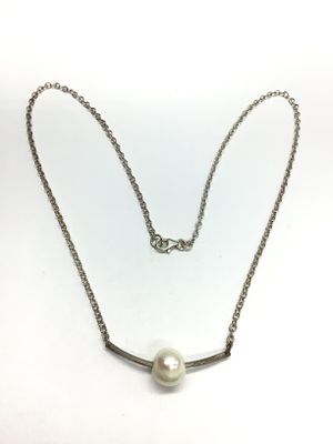 Sterling silver necklace. Sterling necklace with pearl. 5.79 grams total weight. 18 inches length.
