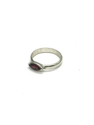 Sterling silver ring. Sterling ring with red garnet gemstone. 2.68 grams total weight. Size 7 1/2.