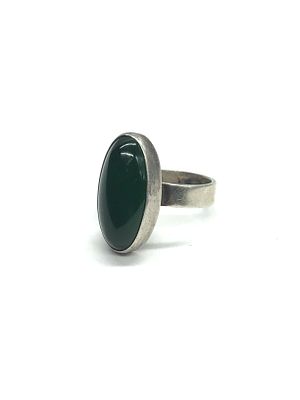 Sterling silver ring. Sterling ring with green onyx stone. 5.56 grams total weight. Size 7 1/2.