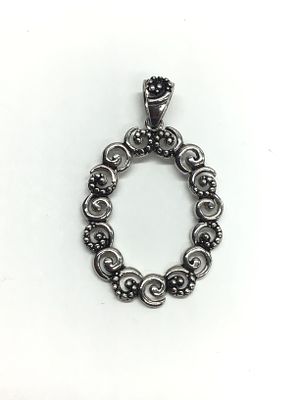Sterling silver pendant. Sterling pendant weighing 5.45 grams total.