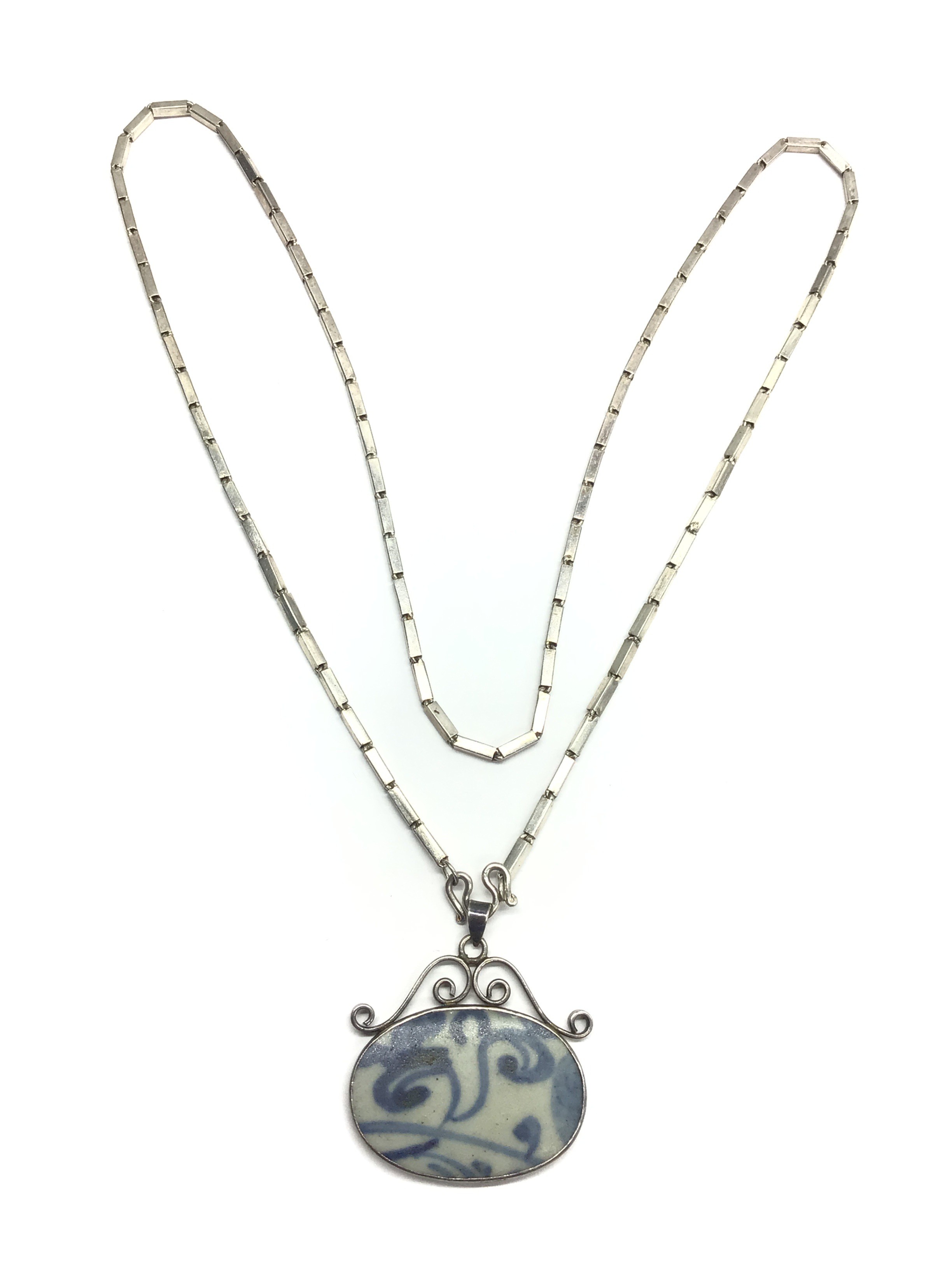 Sterling silver necklace with pendant