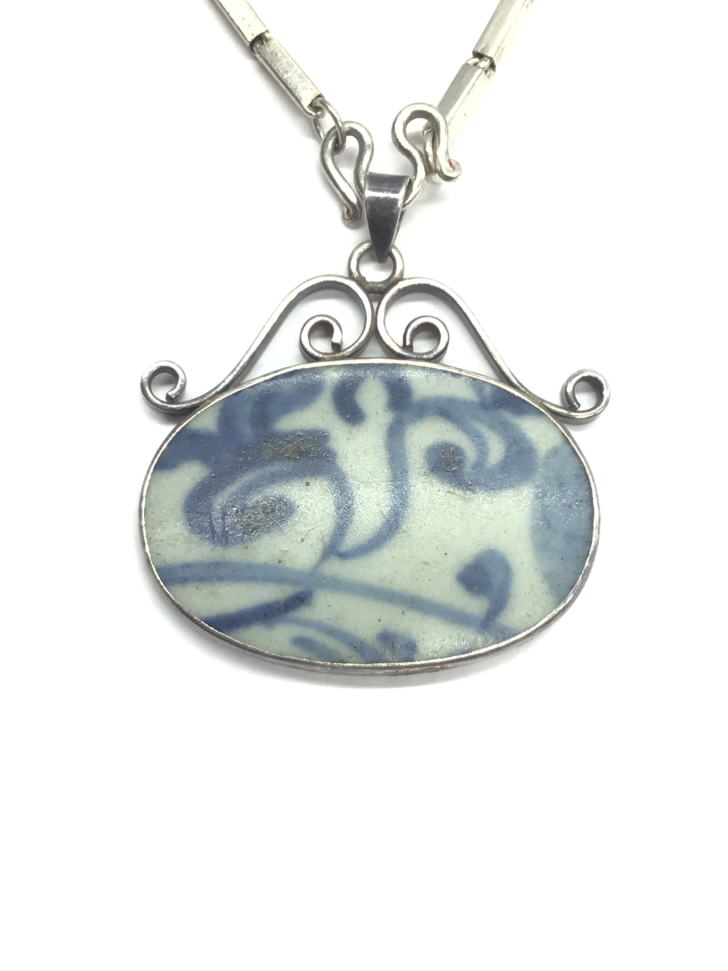 Sterling silver necklace with pendant