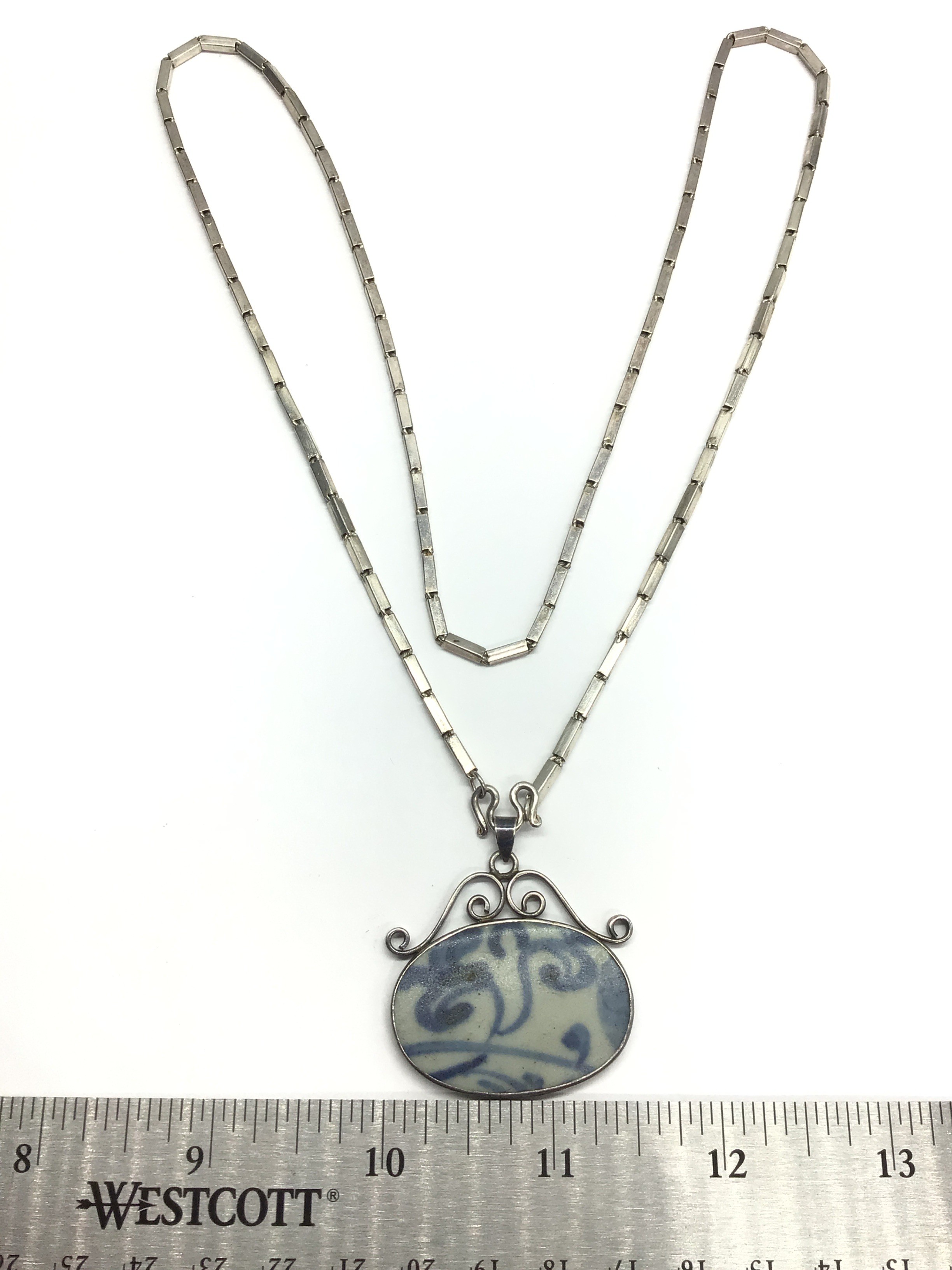 Sterling silver necklace with pendant