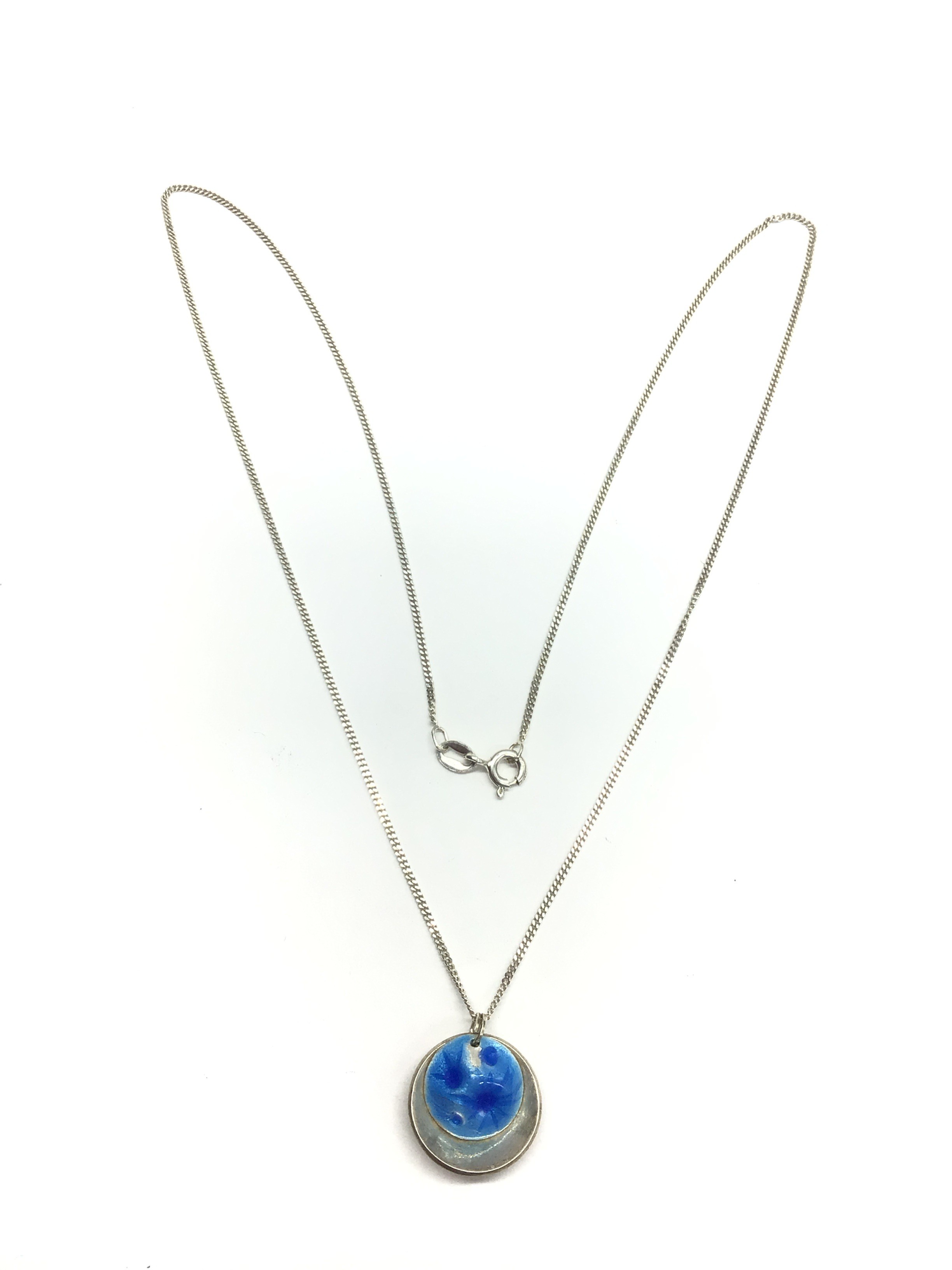 Sterling silver necklace with pendant