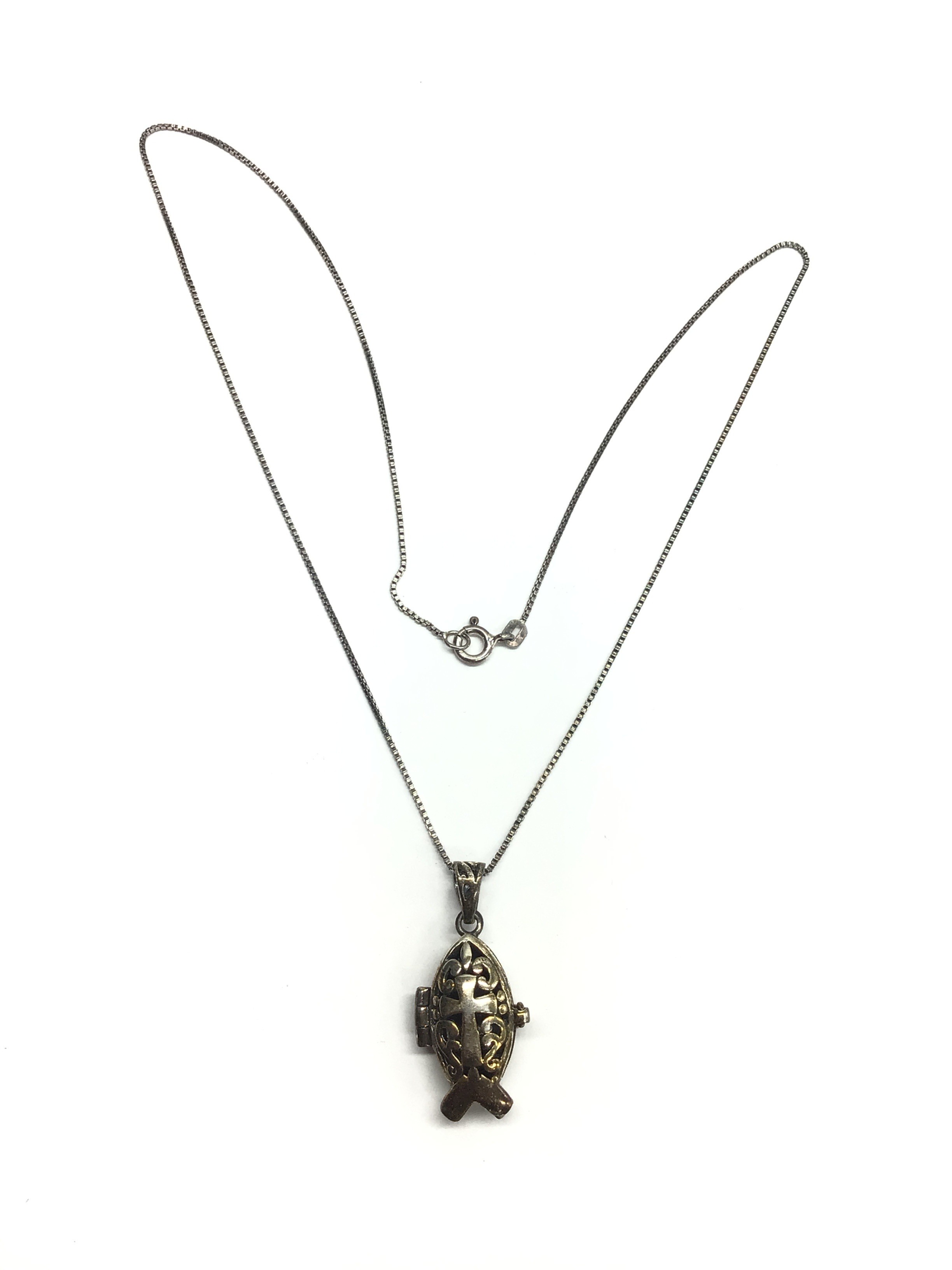 Sterling silver necklace with pendant