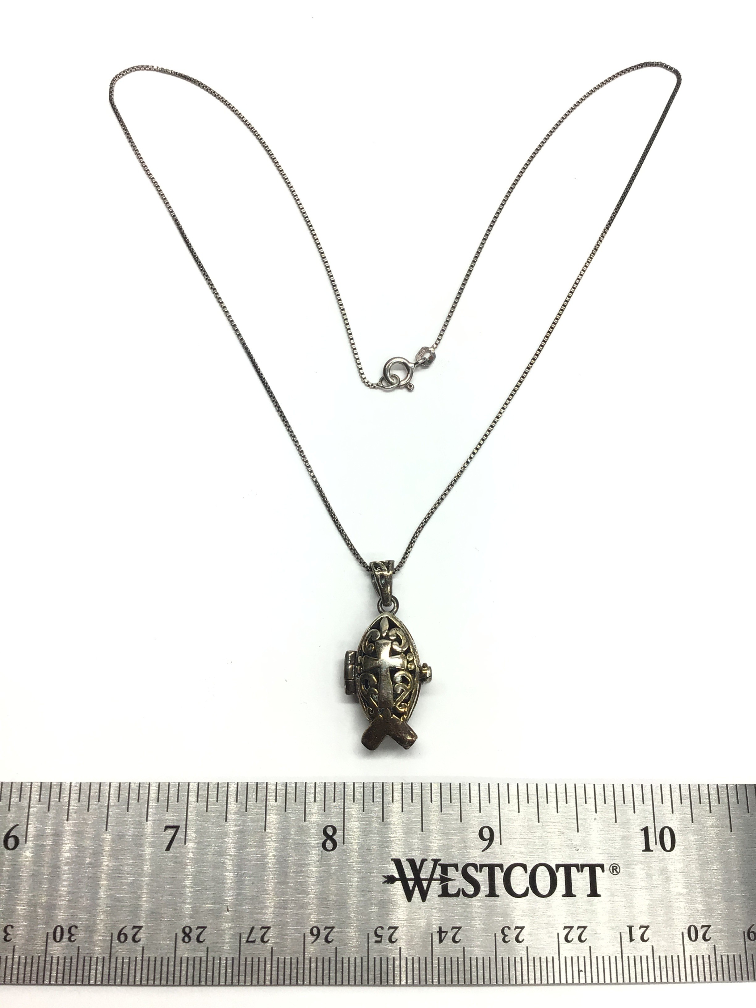 Sterling silver necklace with pendant