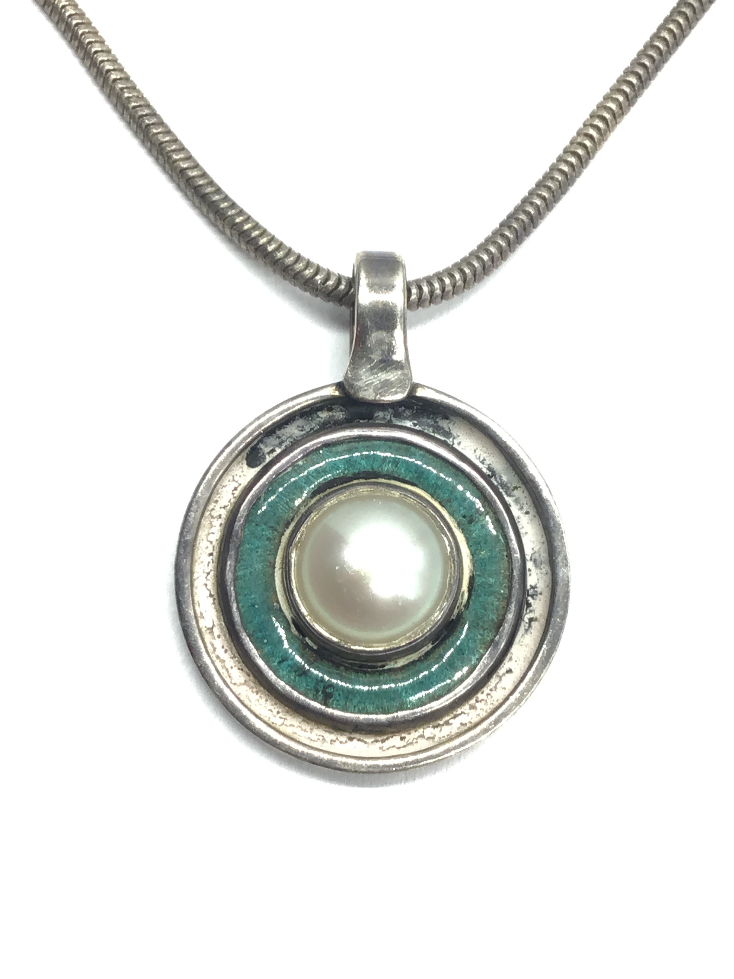 Sterling silver necklace with pendant