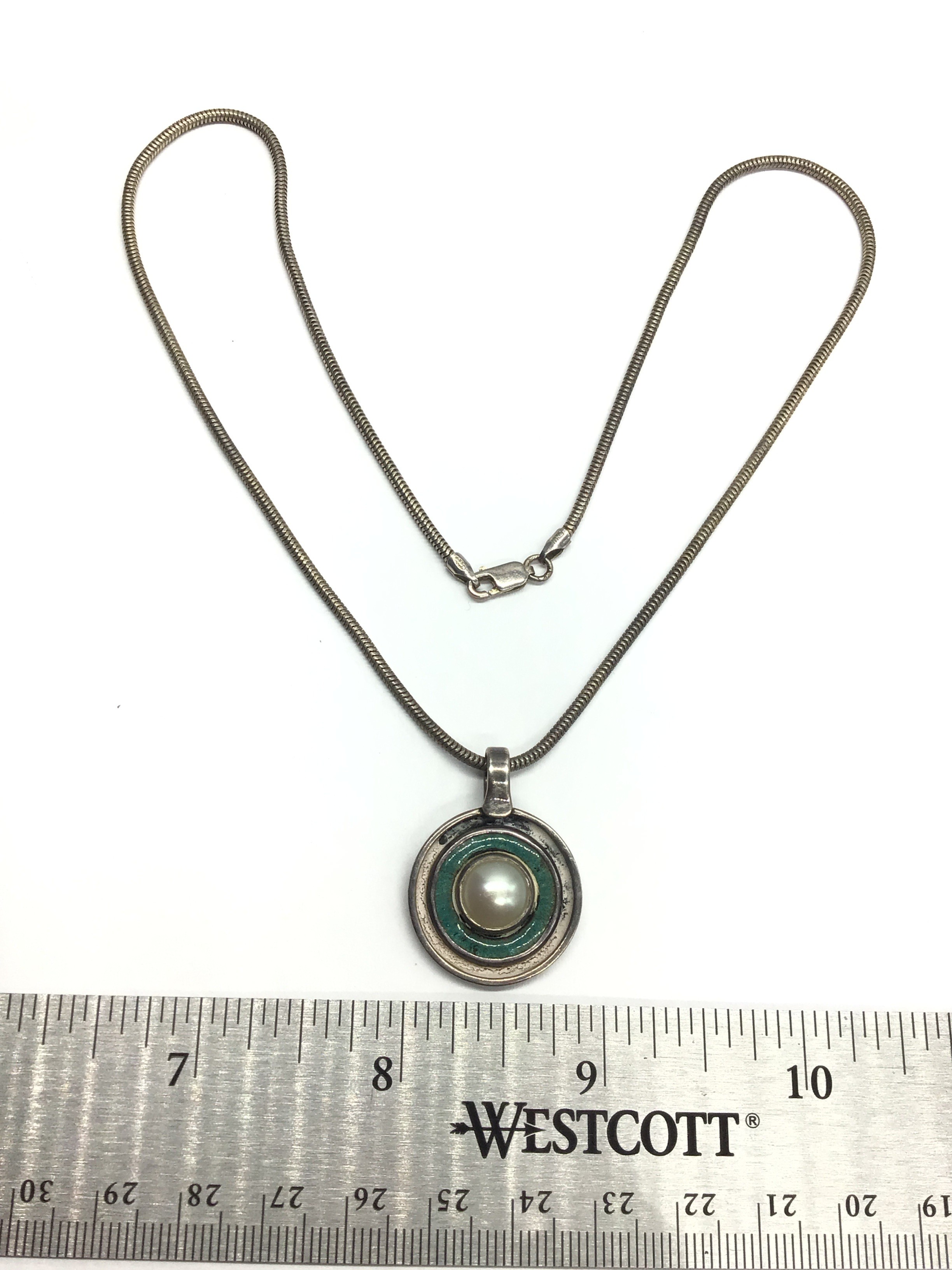Sterling silver necklace with pendant