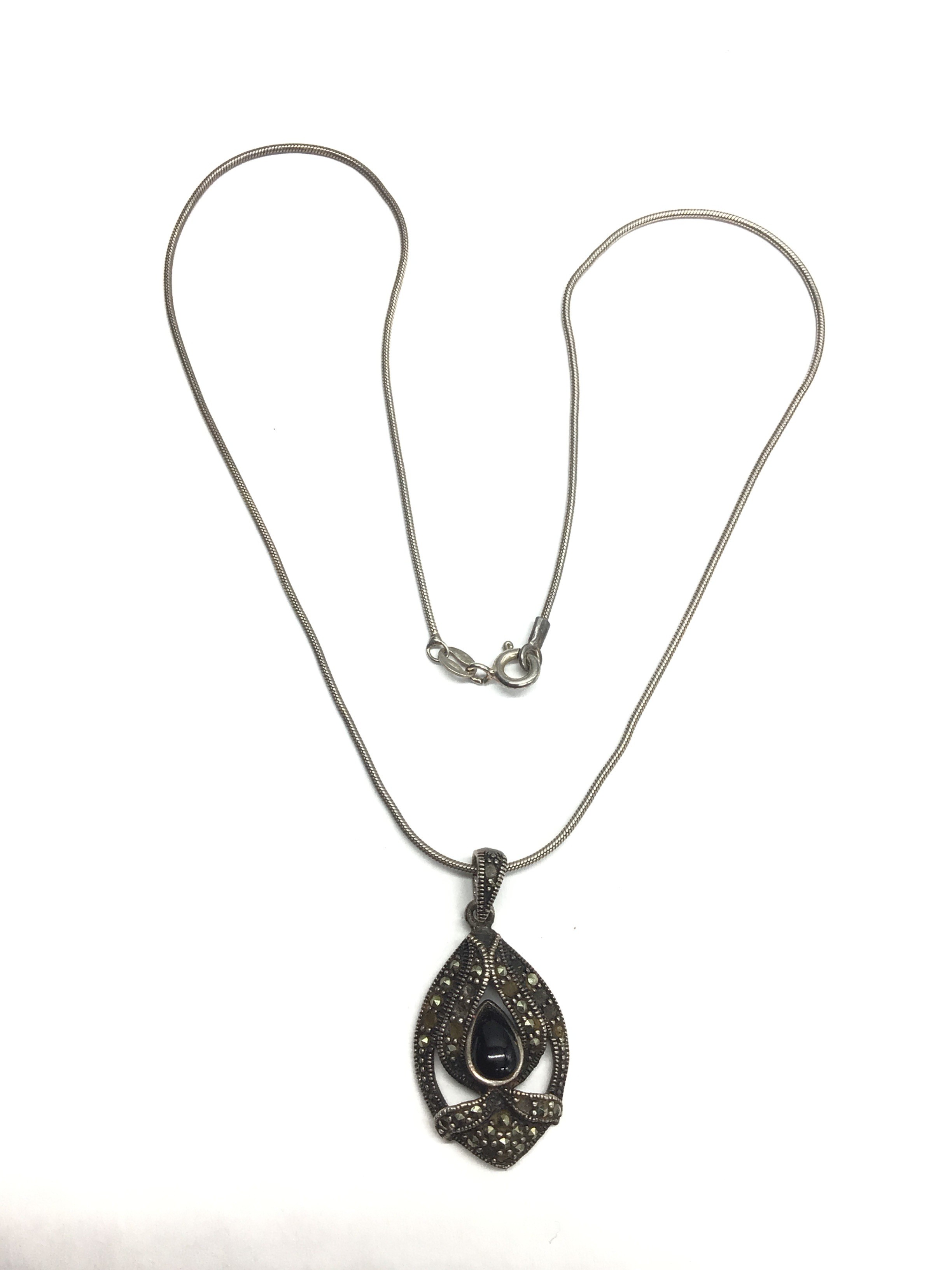 Sterling silver necklace with pendant