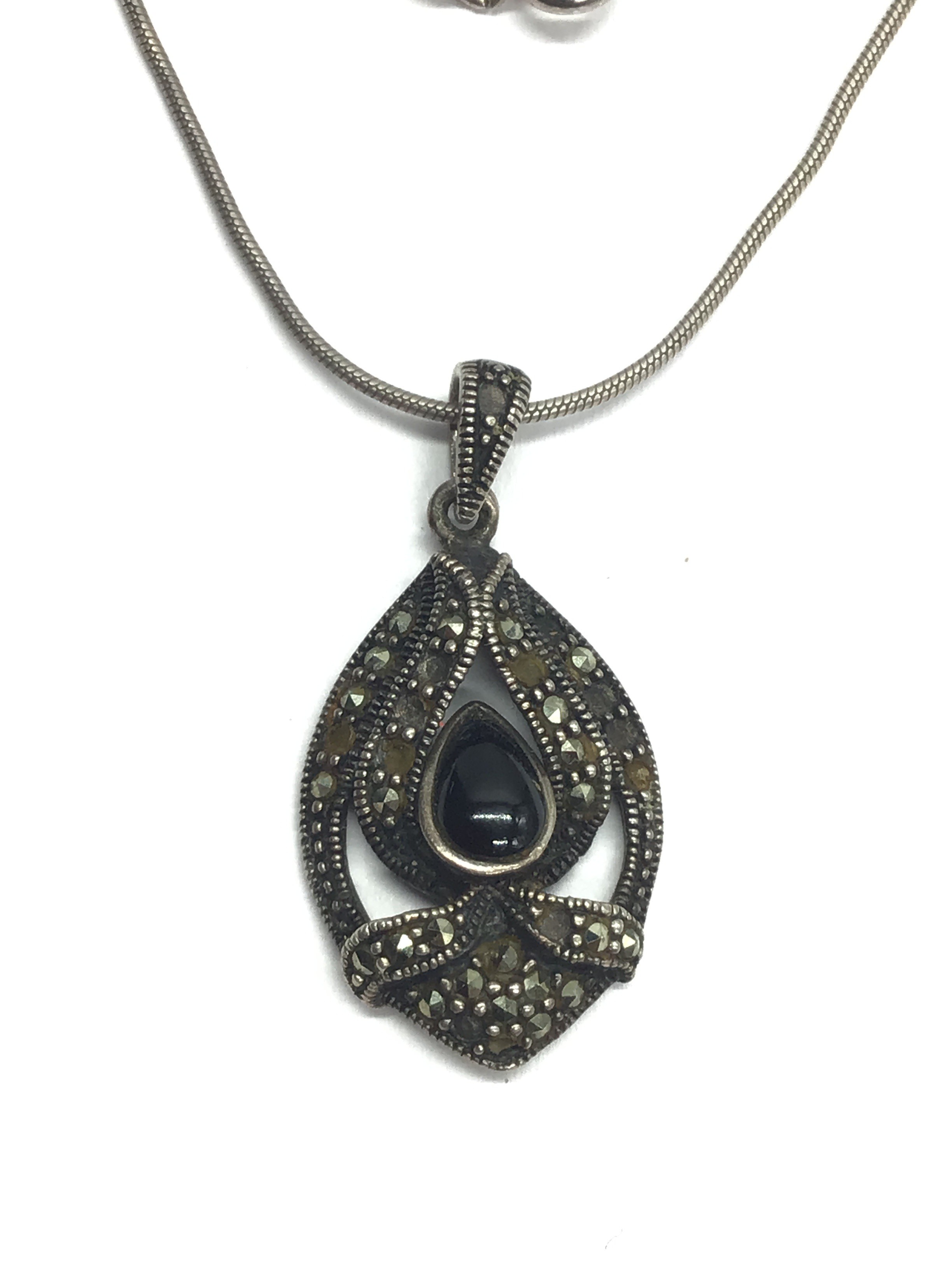 Sterling silver necklace with pendant