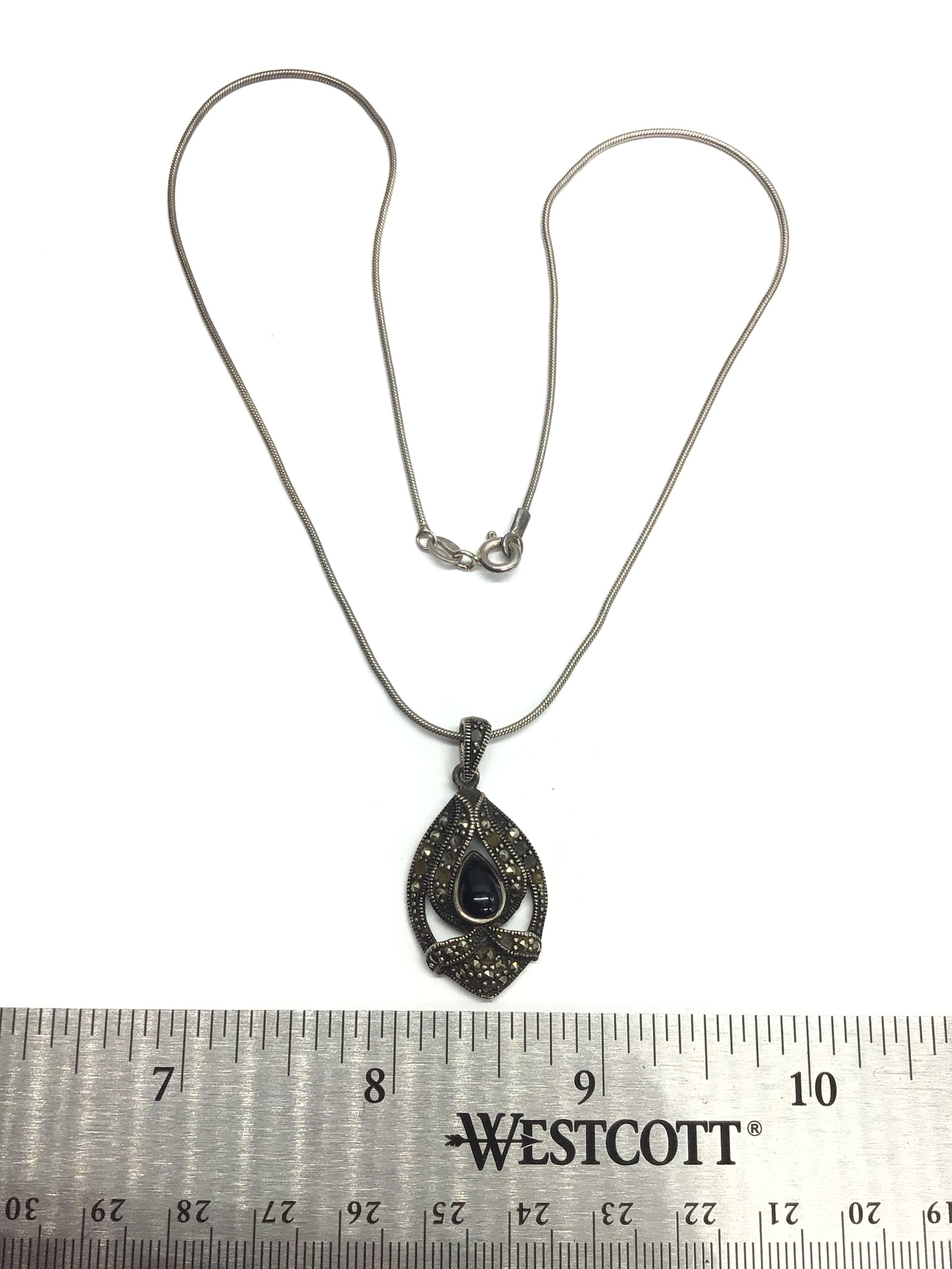 Sterling silver necklace with pendant