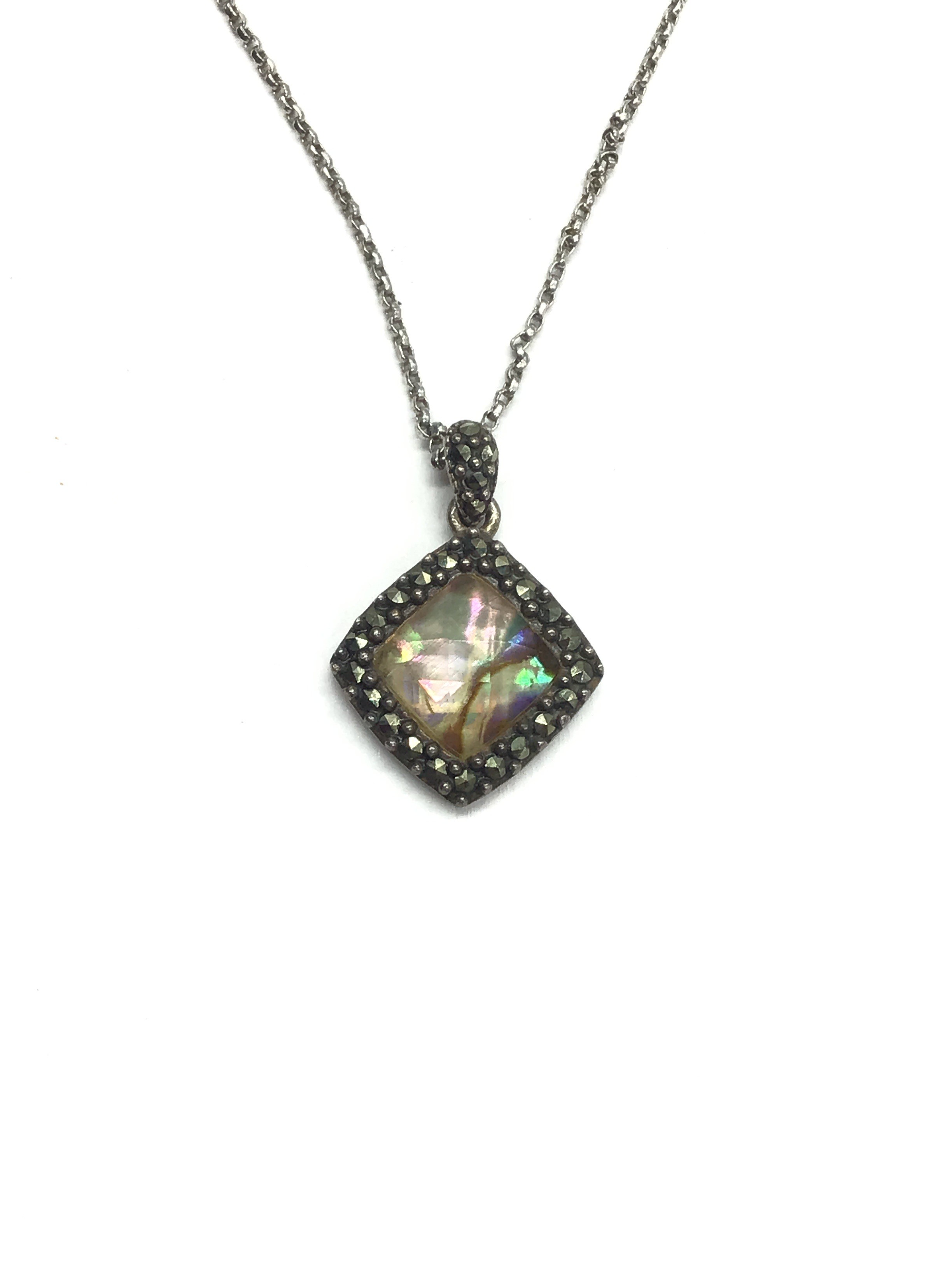 Sterling silver necklace with pendant